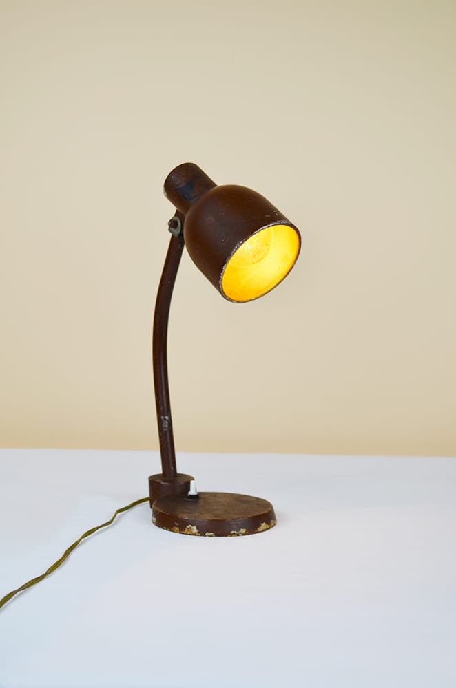 Lampada da tavolo ministeriale marrone in metallo anni '40 – The House of  Vintage