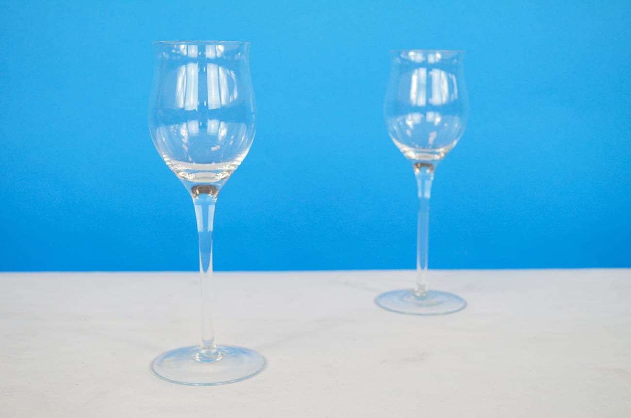 Coppia di bicchieri a calice in vetro trasparente – The House of Vintage