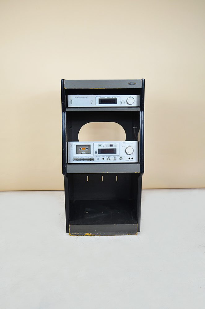 Mobile con stereo AT-K03L e lettore musicassette GX-M10 – Akai – The House  of Vintage